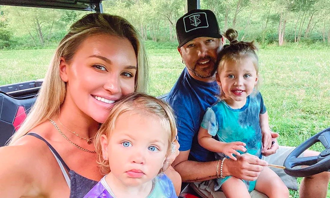 Brittany & Jason Aldean with their kids